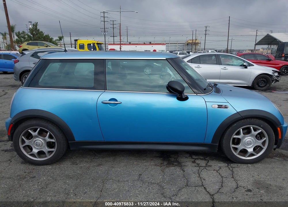 2004 MINI COOPER S VIN: WMWRE33424TD83534