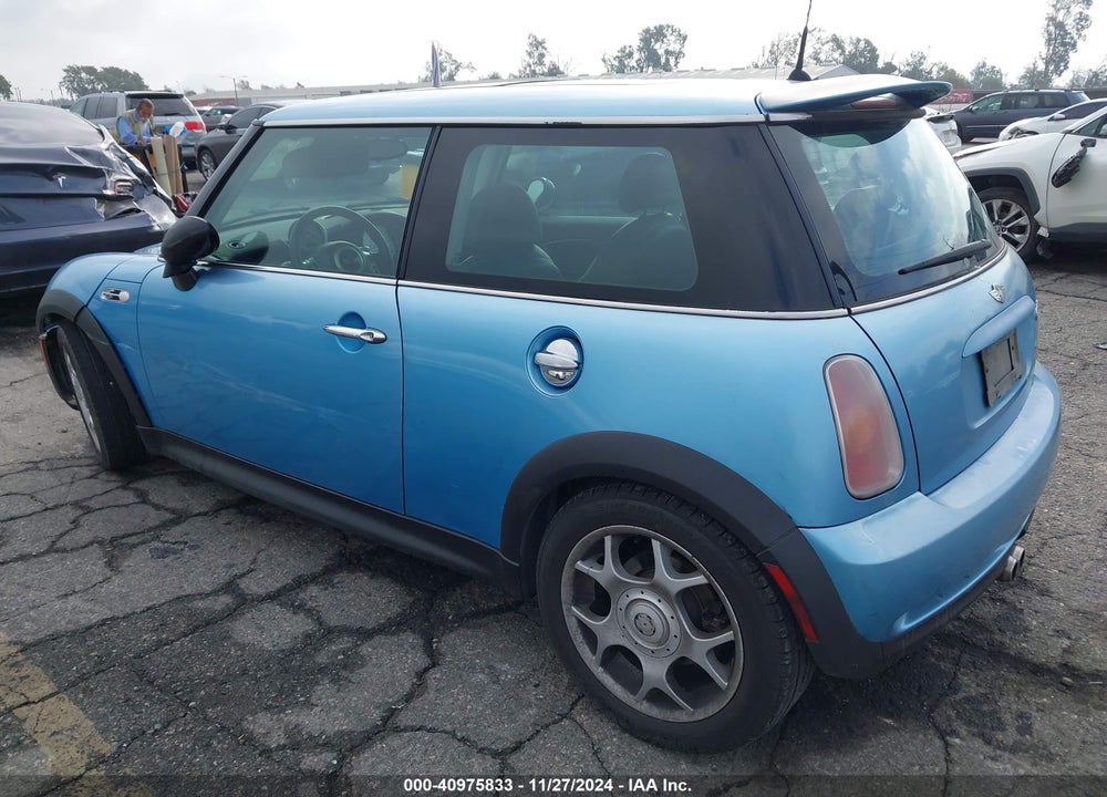 2004 MINI COOPER S VIN: WMWRE33424TD83534