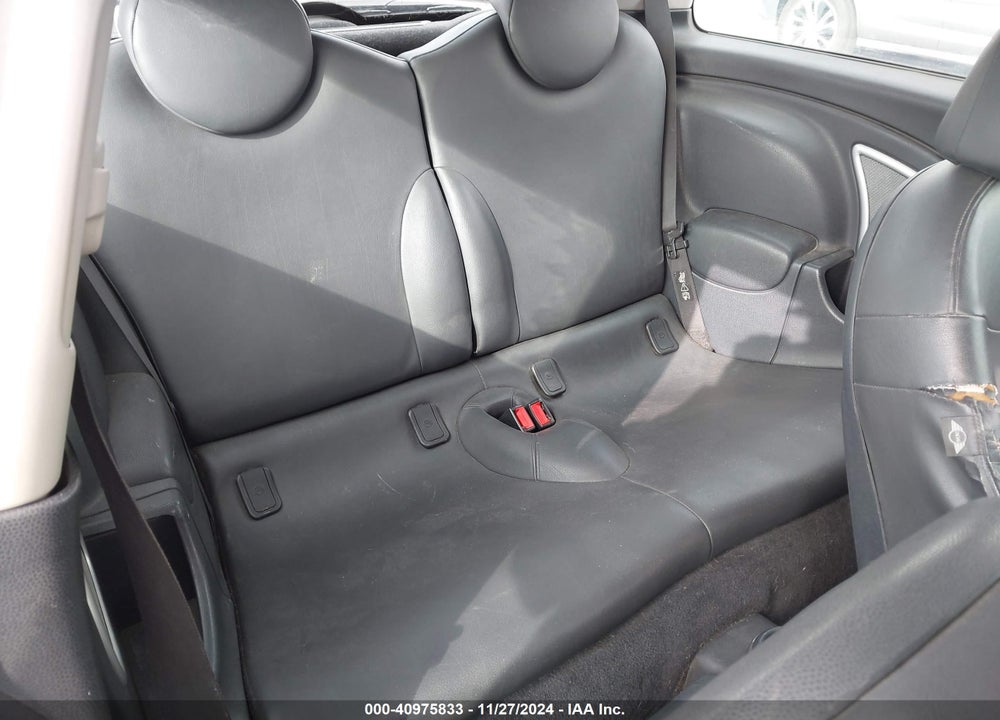 2004 MINI COOPER S VIN: WMWRE33424TD83534