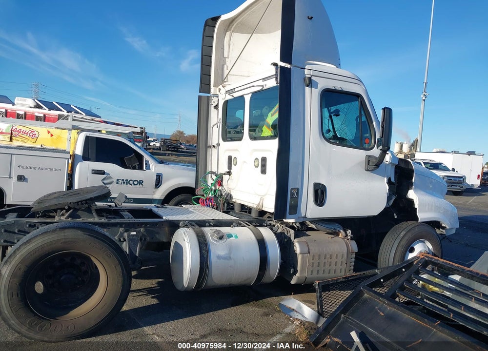 2014 FREIGHTLINER CASCADIA 125 VIN: 1FUBGDDVXELFN7338