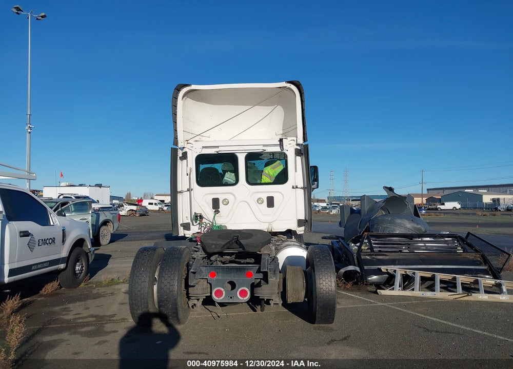 2014 FREIGHTLINER CASCADIA 125 VIN: 1FUBGDDVXELFN7338