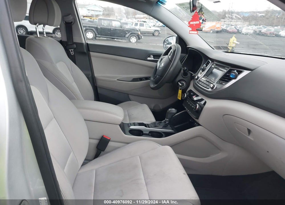 2018 HYUNDAI TUCSON SE VIN: KM8J2CA40JU713651