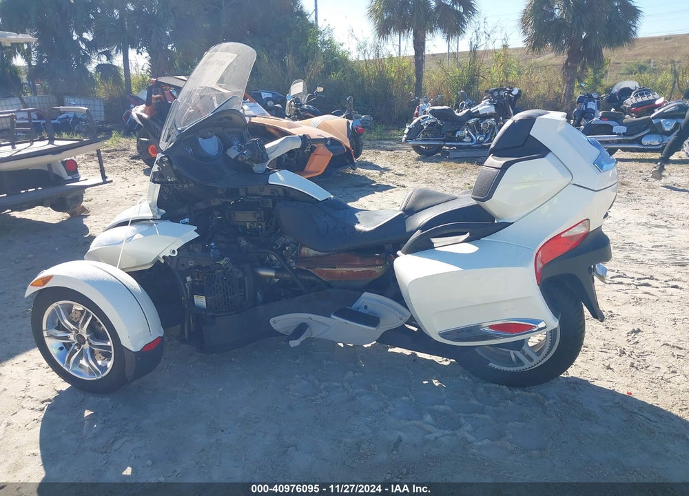 2011 CAN-AM SPYDER ROADSTER RT-LTD VIN: 2BXJBDC18BV001438