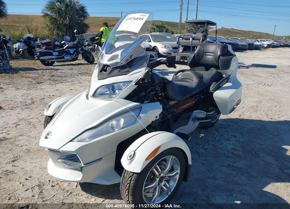 2011 CAN-AM SPYDER ROADSTER RT-LTD VIN: 2BXJBDC18BV001438