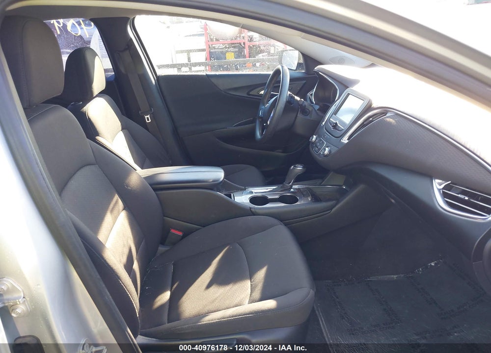 2018 CHEVROLET MALIBU LT VIN: 1G1ZD5ST8JF229436