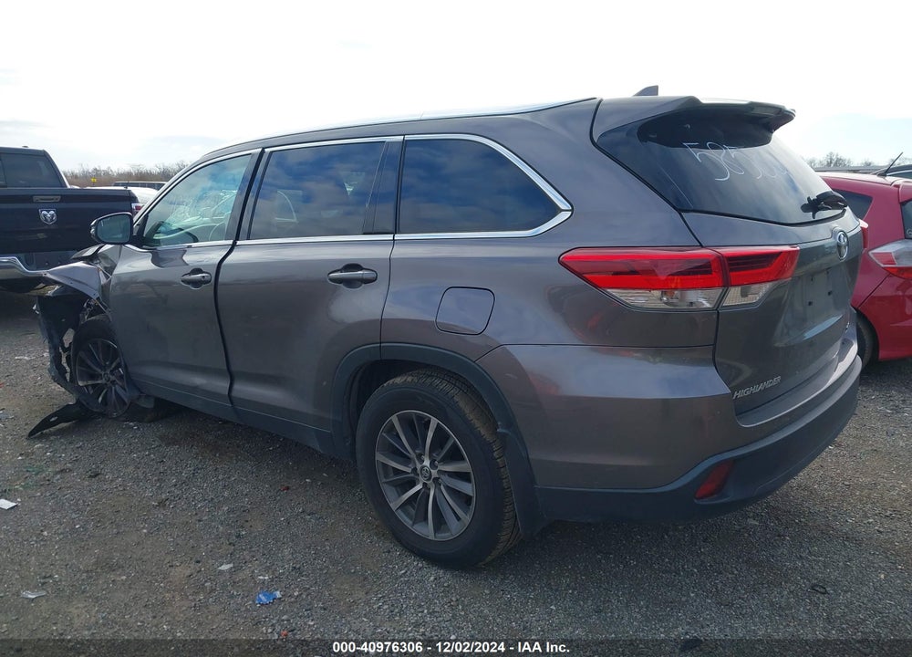 2019 TOYOTA HIGHLANDER XLE VIN: 5TDJZRFH4KS585063