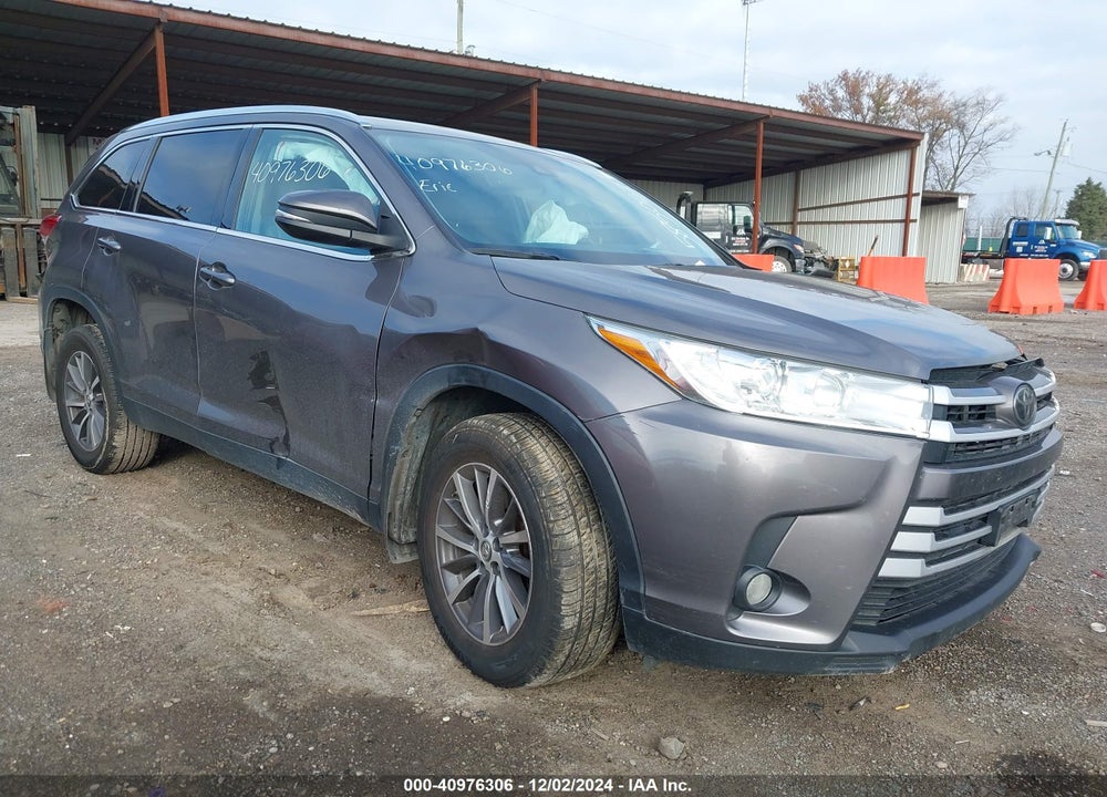 2019 TOYOTA HIGHLANDER XLE VIN: 5TDJZRFH4KS585063