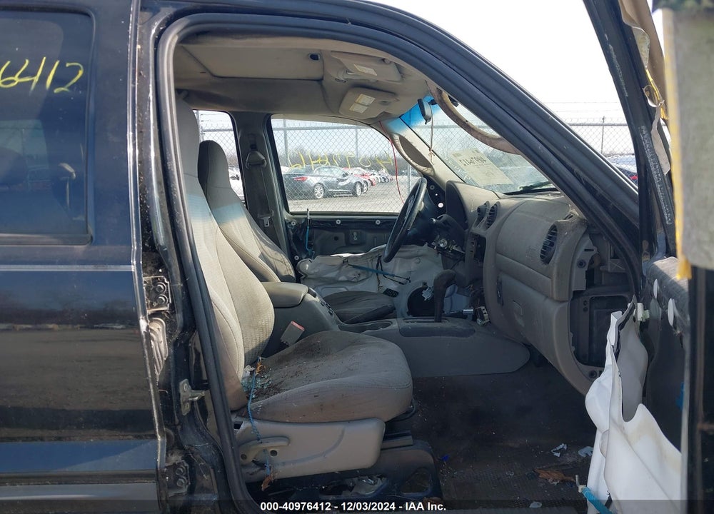 2003 JEEP LIBERTY SPORT VIN: 1J4GL48K73W697682