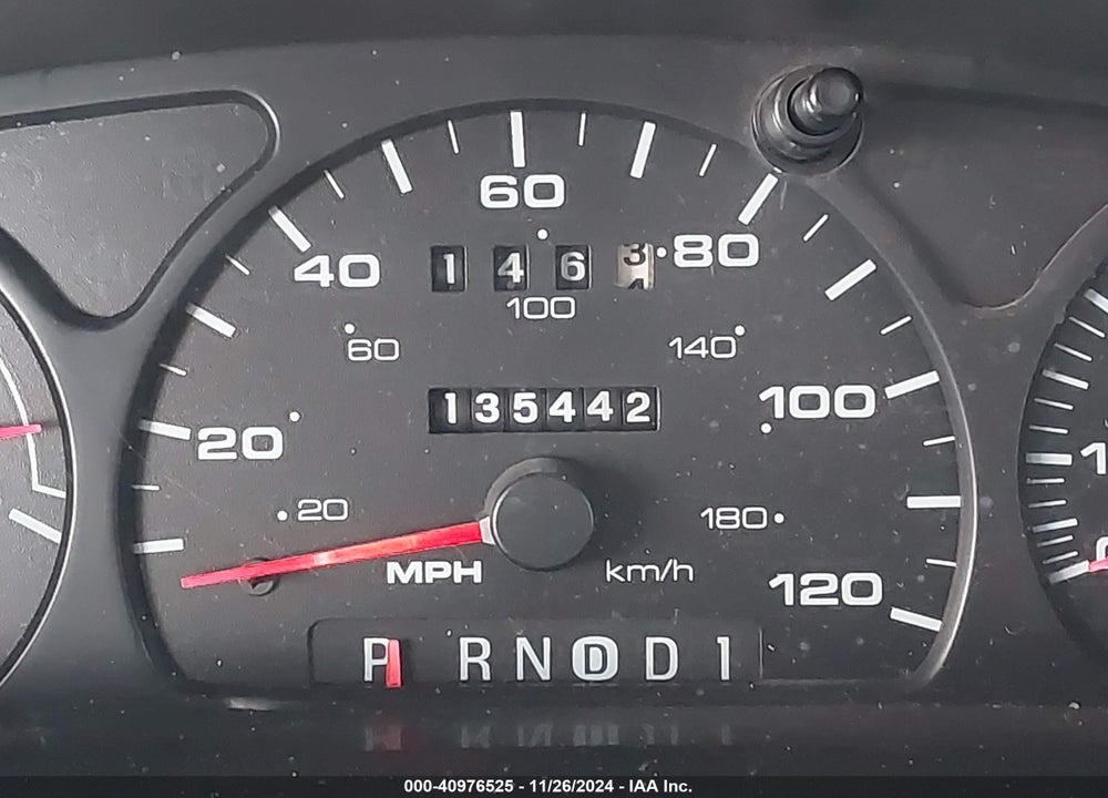 2000 FORD TAURUS SES VIN: 1FAFP55U8YG237102