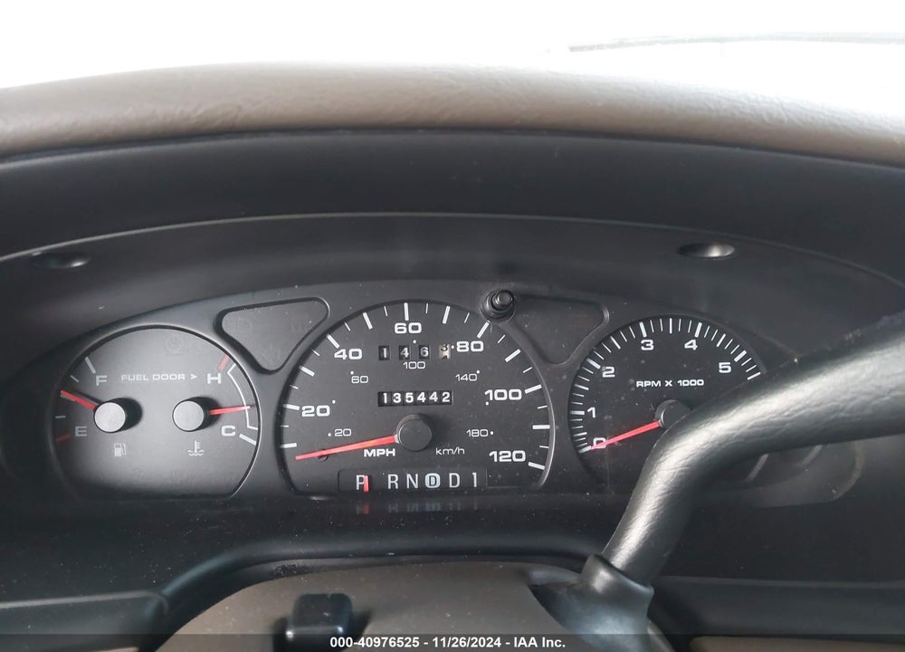 2000 FORD TAURUS SES VIN: 1FAFP55U8YG237102