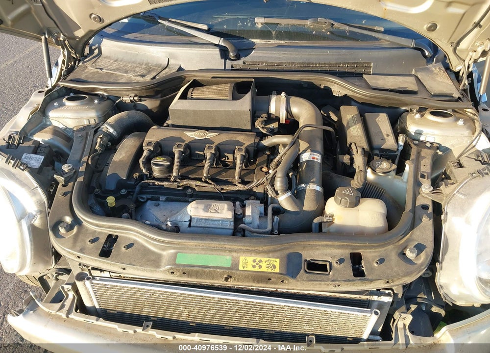 2007 MINI COOPER S VIN: WMWMF73547TT85102