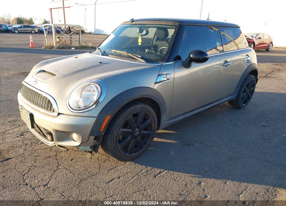 2007 MINI COOPER S VIN: WMWMF73547TT85102