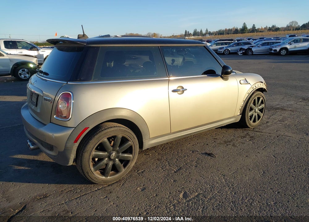 2007 MINI COOPER S VIN: WMWMF73547TT85102
