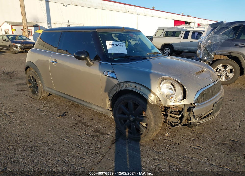 2007 MINI COOPER S VIN: WMWMF73547TT85102