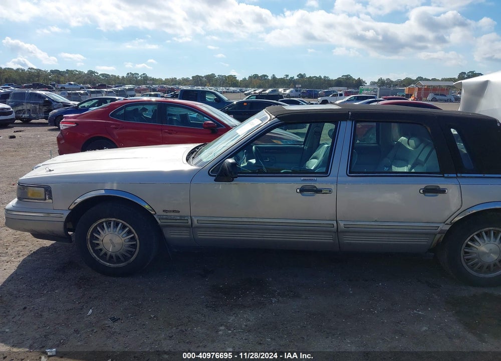 1997 LINCOLN TOWN CAR SIGNATURE VIN: 1LNLM82W9VY697321