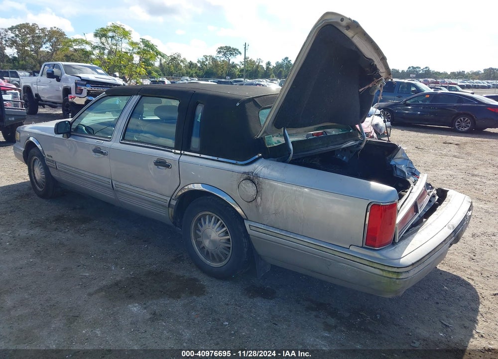 1997 LINCOLN TOWN CAR SIGNATURE VIN: 1LNLM82W9VY697321