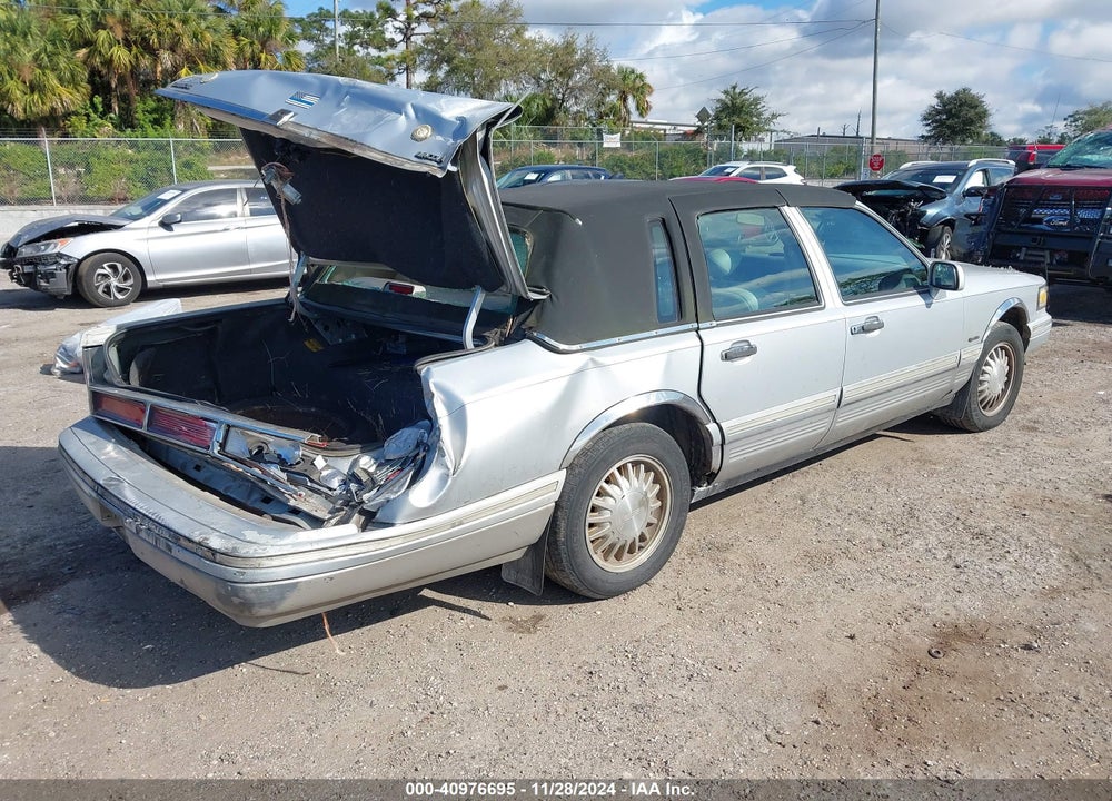 1997 LINCOLN TOWN CAR SIGNATURE VIN: 1LNLM82W9VY697321
