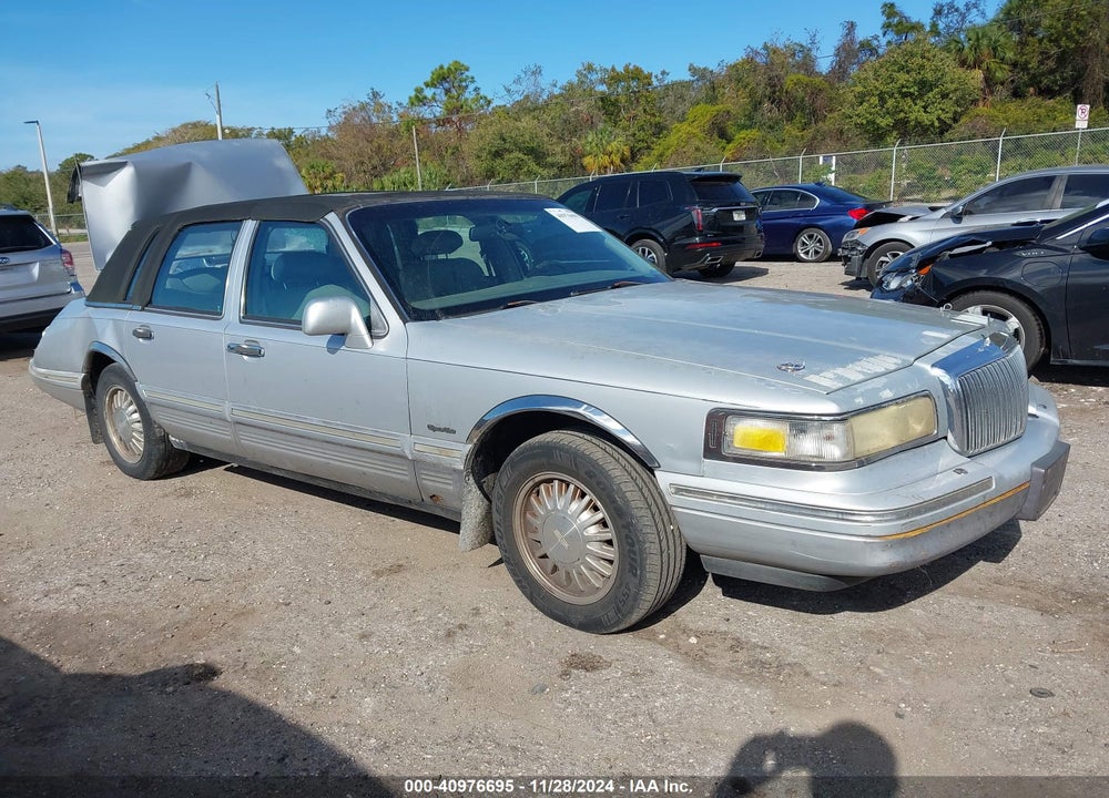 1997 LINCOLN TOWN CAR SIGNATURE VIN: 1LNLM82W9VY697321