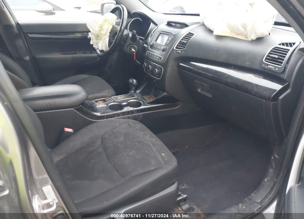 2014 KIA SORENTO LX VIN: 5XYKT3A60EG524612