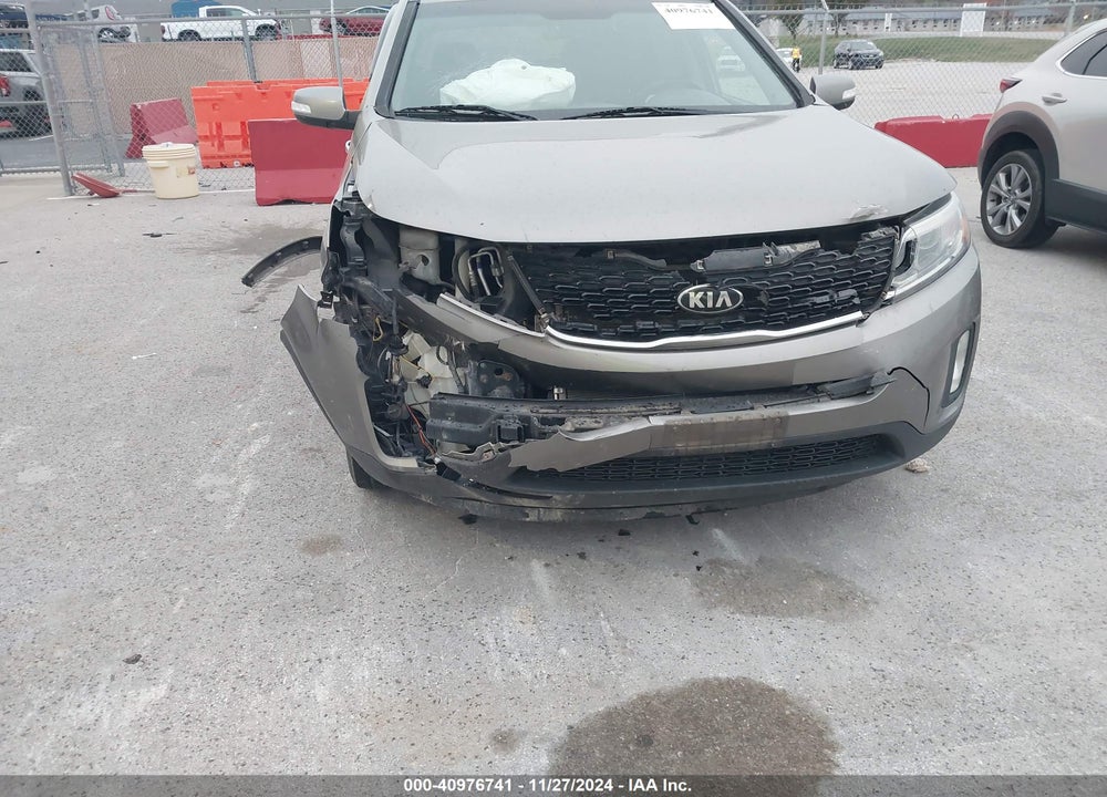 2014 KIA SORENTO LX VIN: 5XYKT3A60EG524612