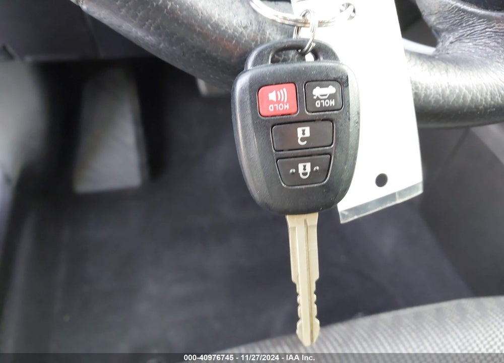 2018 TOYOTA COROLLA SE VIN: 5YFBURHE3JP787583