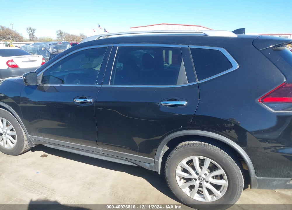 2018 NISSAN ROGUE SV VIN: KNMAT2MT3JP513568