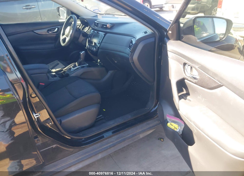 2018 NISSAN ROGUE SV VIN: KNMAT2MT3JP513568