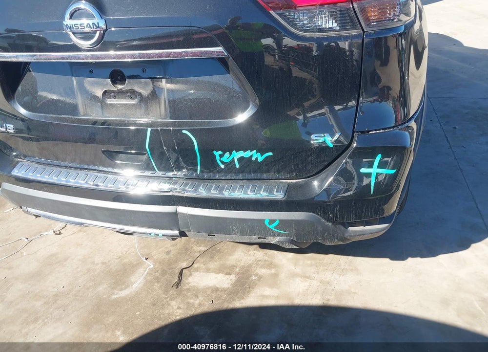 2018 NISSAN ROGUE SV VIN: KNMAT2MT3JP513568
