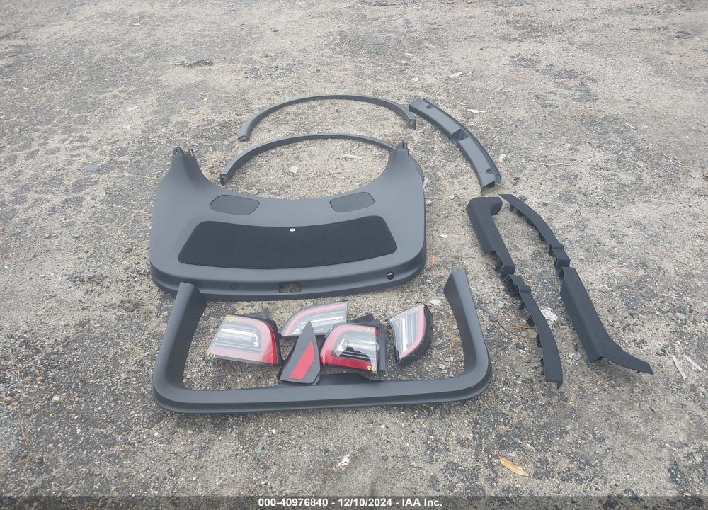 2023 TESLA MODEL Y VIN: 7SAYGDEEXPF839081