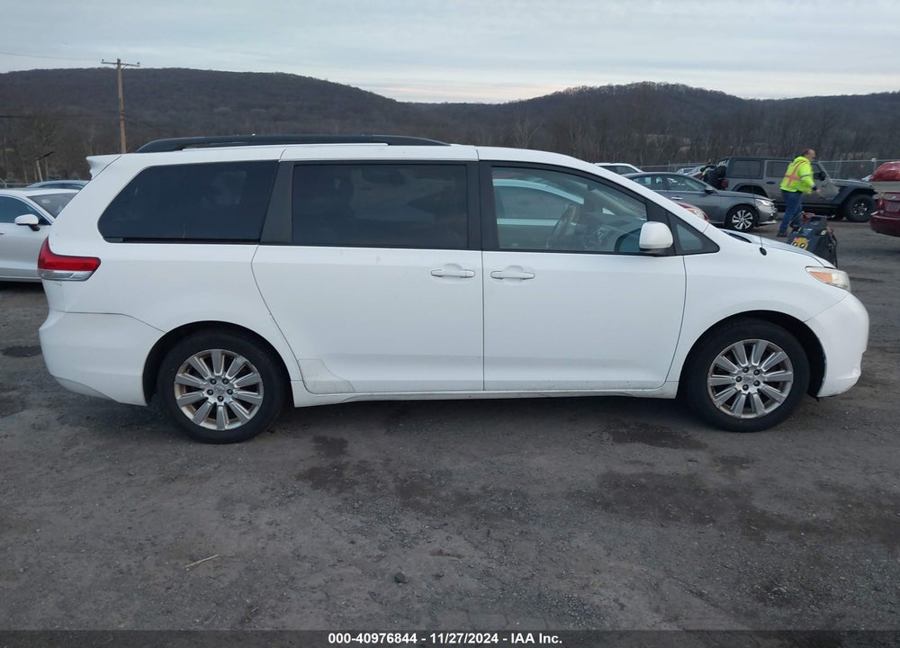 2011 TOYOTA SIENNA XLE VIN: 5TDDK3DC1BS018282