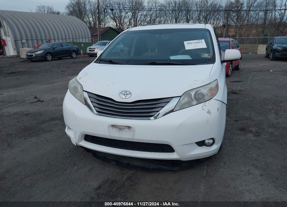 2011 TOYOTA SIENNA XLE VIN: 5TDDK3DC1BS018282