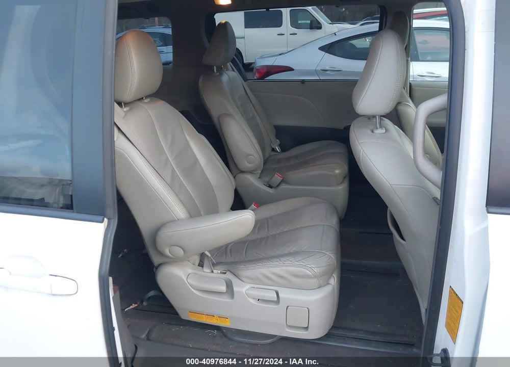 2011 TOYOTA SIENNA XLE VIN: 5TDDK3DC1BS018282
