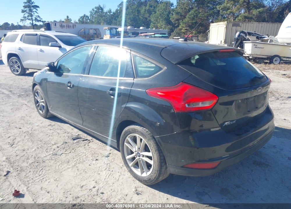 2015 FORD FOCUS SE VIN: 1FADP3K2XFL298132