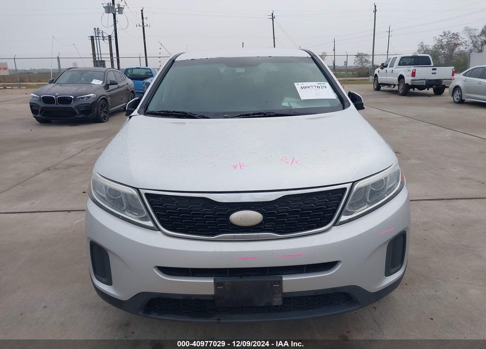 2015 KIA SORENTO LX VIN: 5XYKT3A61FG553909