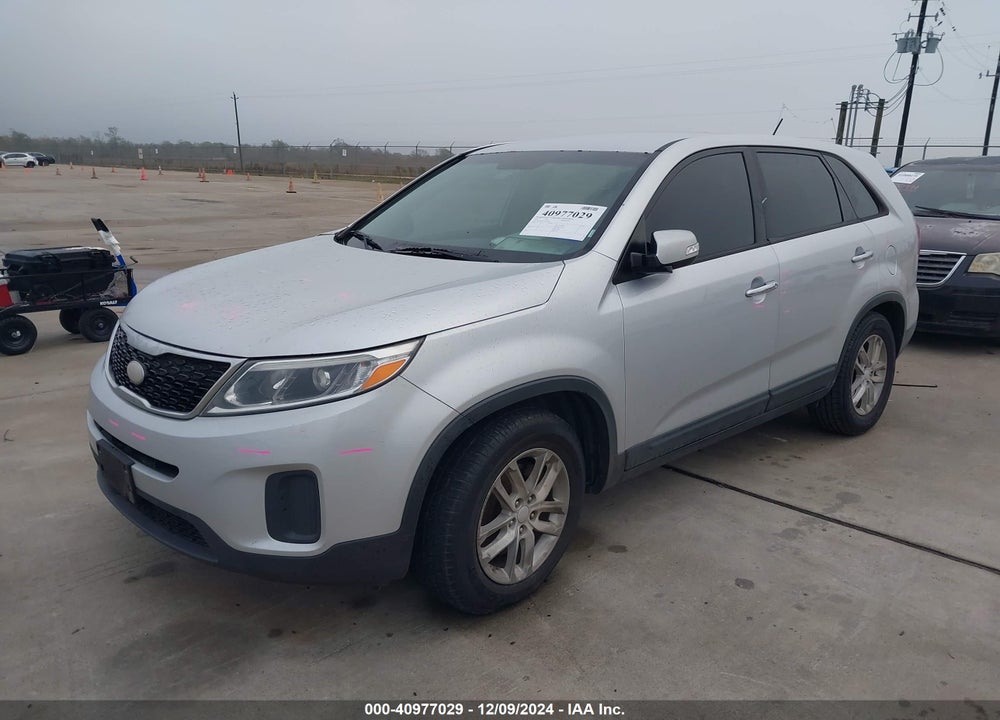 2015 KIA SORENTO LX VIN: 5XYKT3A61FG553909