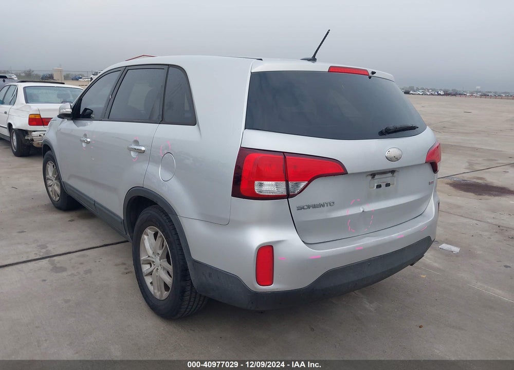 2015 KIA SORENTO LX VIN: 5XYKT3A61FG553909