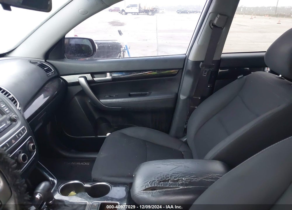 2015 KIA SORENTO LX VIN: 5XYKT3A61FG553909