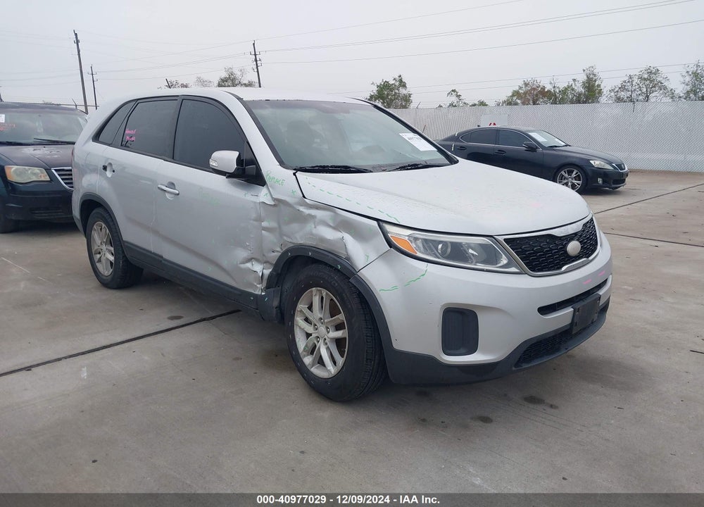 2015 KIA SORENTO LX VIN: 5XYKT3A61FG553909