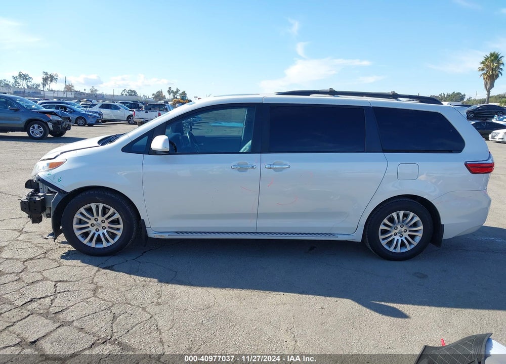 2017 TOYOTA SIENNA XLE LIMITED VIN: 5TDYZ3DC6HS843823