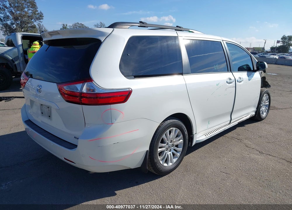 2017 TOYOTA SIENNA XLE LIMITED VIN: 5TDYZ3DC6HS843823
