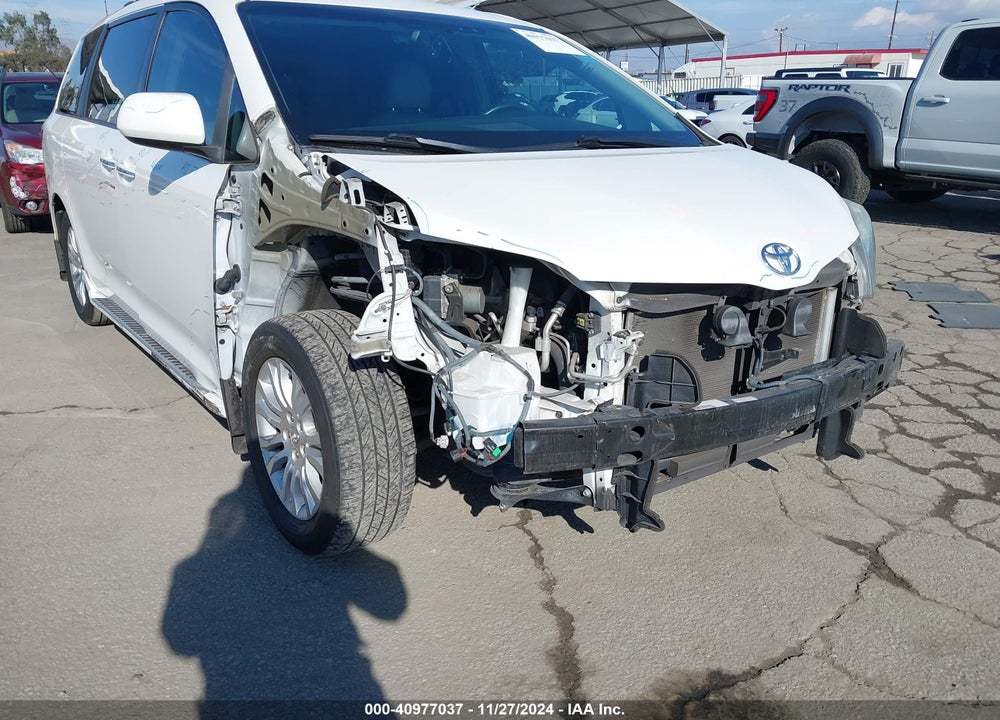 2017 TOYOTA SIENNA XLE LIMITED VIN: 5TDYZ3DC6HS843823