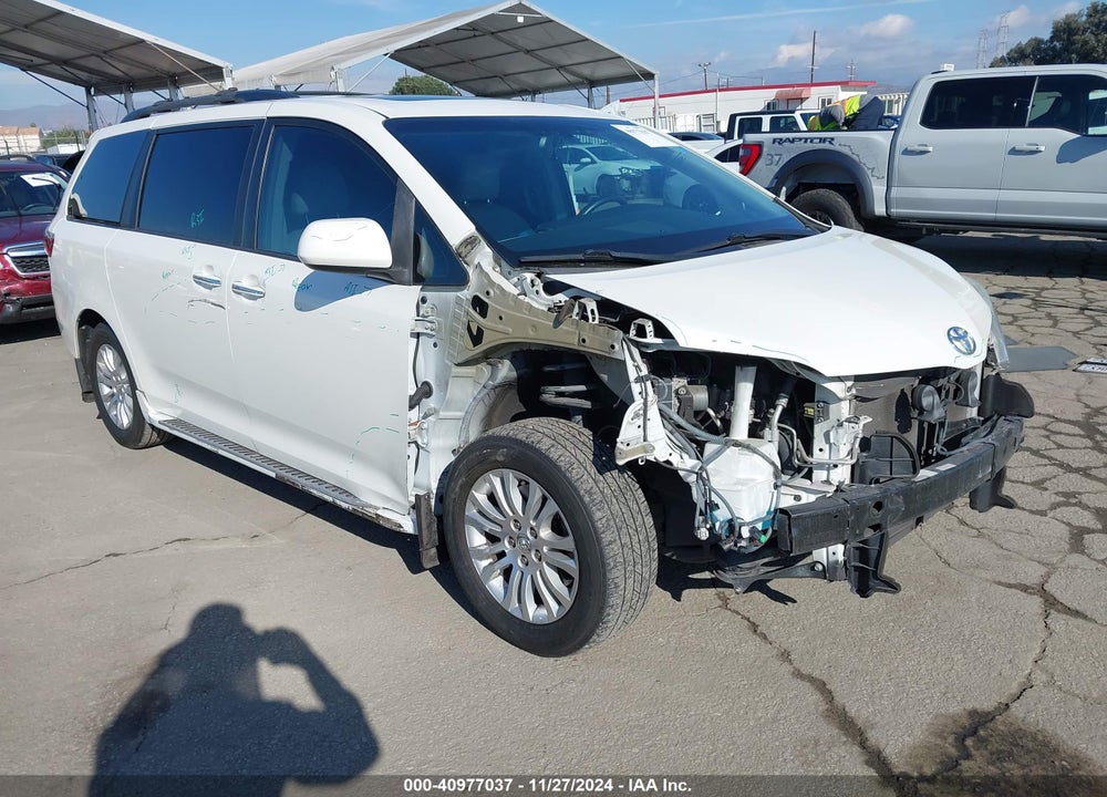 2017 TOYOTA SIENNA XLE LIMITED VIN: 5TDYZ3DC6HS843823