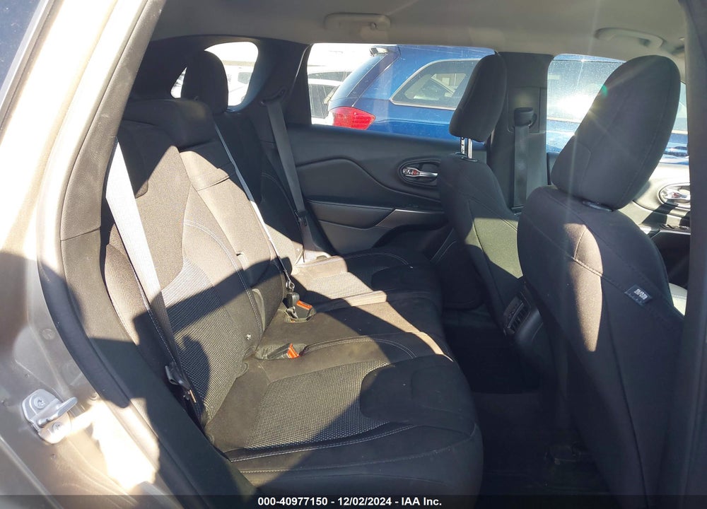 2019 JEEP CHEROKEE LATITUDE VIN: 1C4PJLCB2KD153470