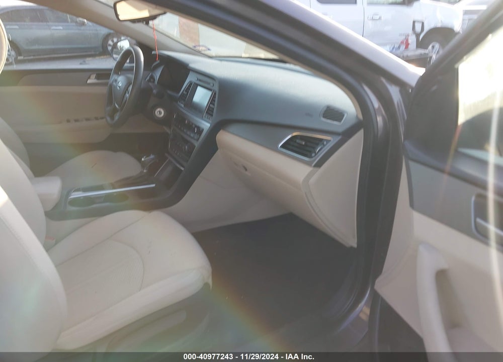 2017 HYUNDAI SONATA SE VIN: 5NPE24AF4HH553100