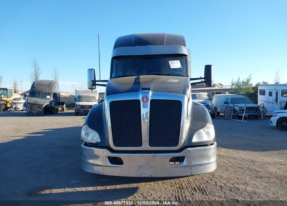 2019 KENWORTH T680 VIN: 1XKYD49X8KJ352873