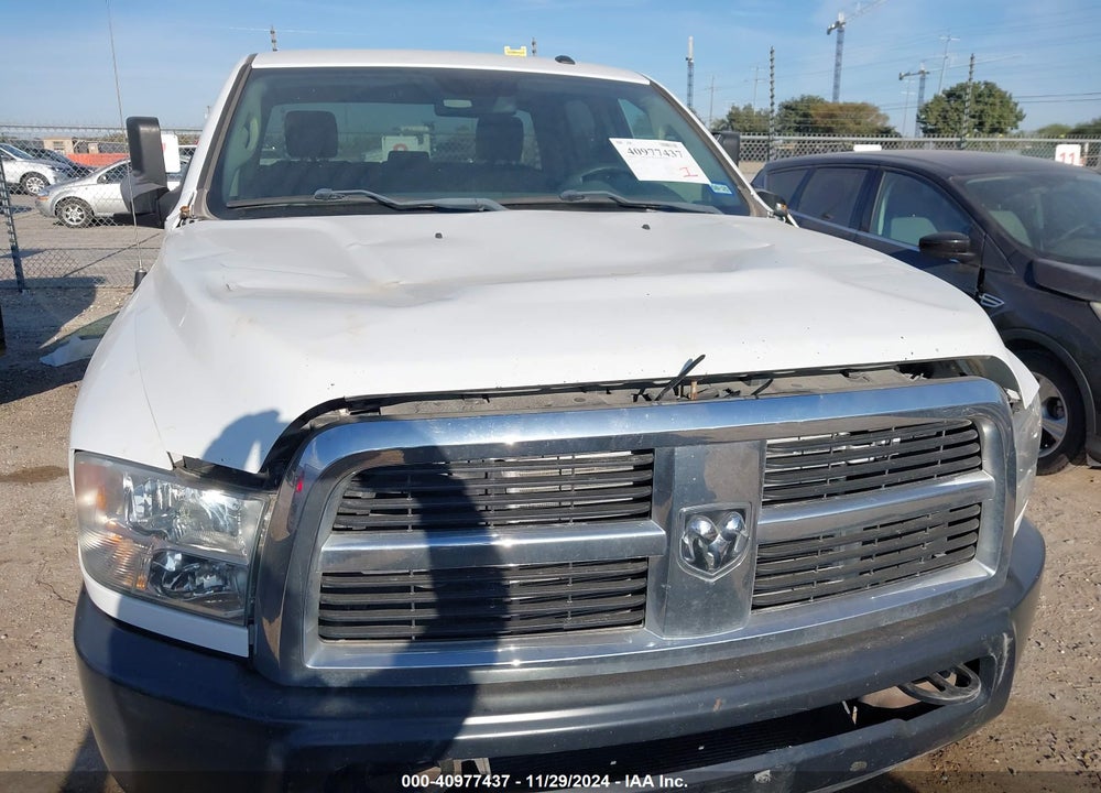2018 RAM 2500 TRADESMAN 4X4 8' BOX VIN: 3C6UR5HL1JG313775