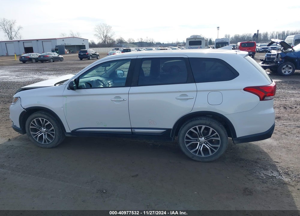 2017 MITSUBISHI OUTLANDER ES VIN: JA4AZ2A38HZ052220