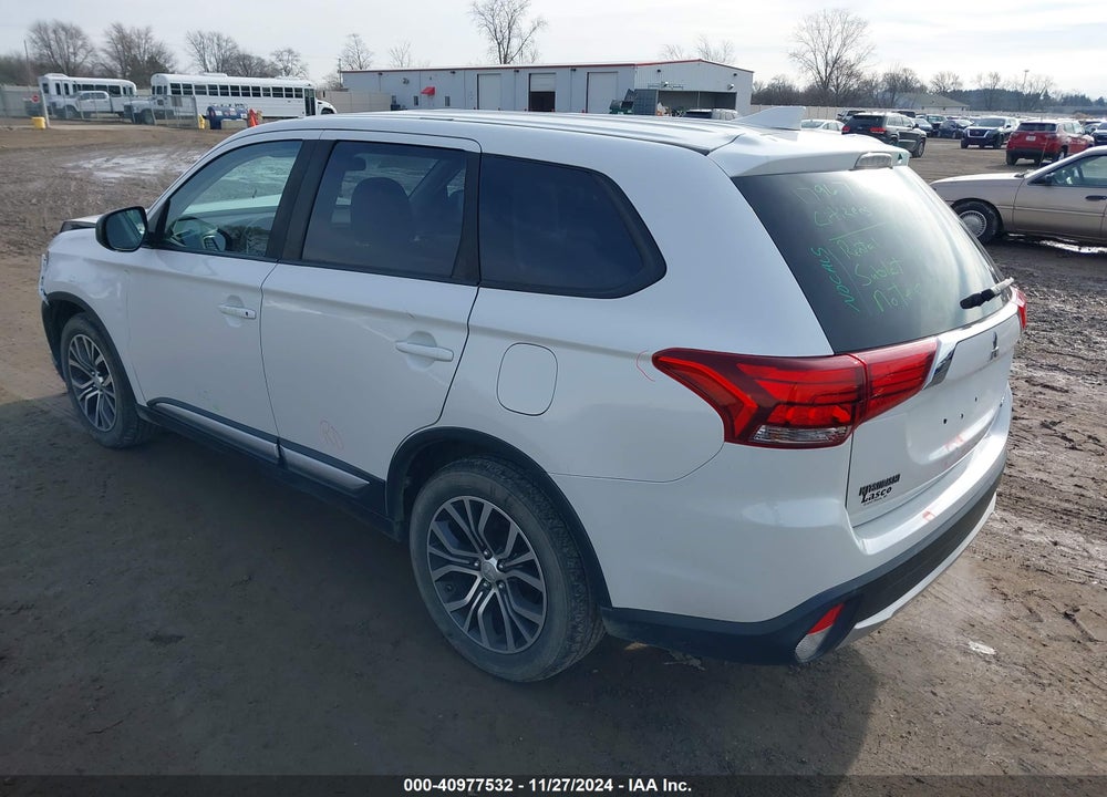 2017 MITSUBISHI OUTLANDER ES VIN: JA4AZ2A38HZ052220