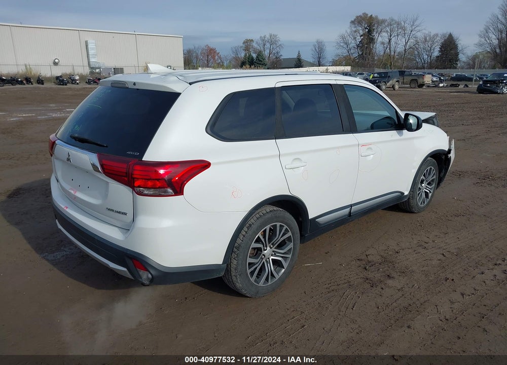 2017 MITSUBISHI OUTLANDER ES VIN: JA4AZ2A38HZ052220