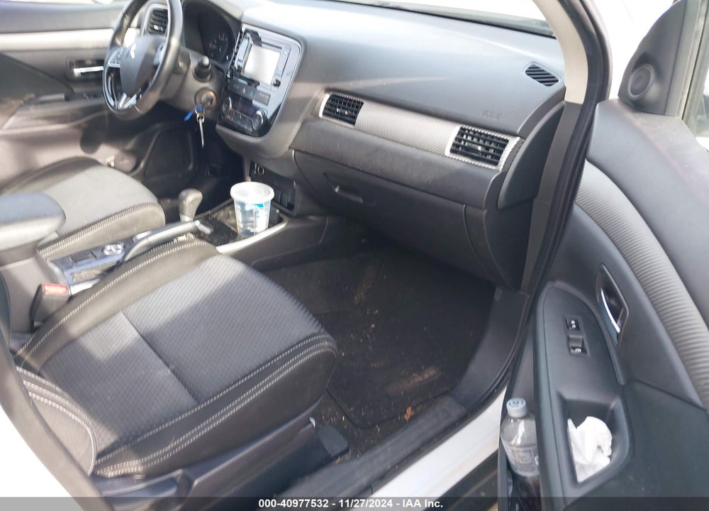 2017 MITSUBISHI OUTLANDER ES VIN: JA4AZ2A38HZ052220